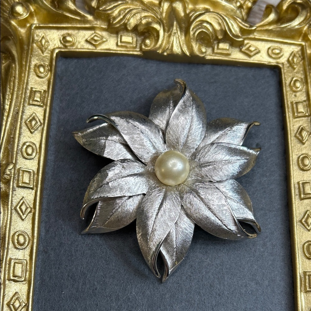 Vintage Judy Lee Silver Large Flower Brooch with Pearl Center